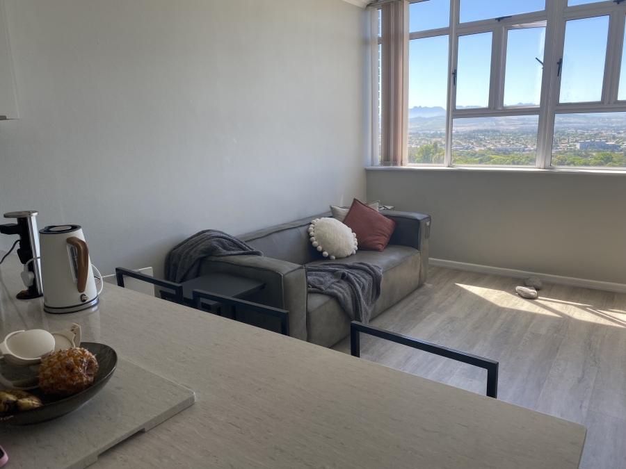 1 Bedroom Property for Sale in Loevenstein Western Cape